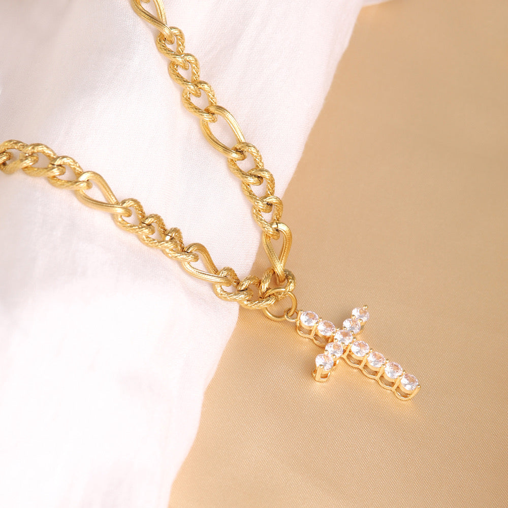 Cruz gold necklace