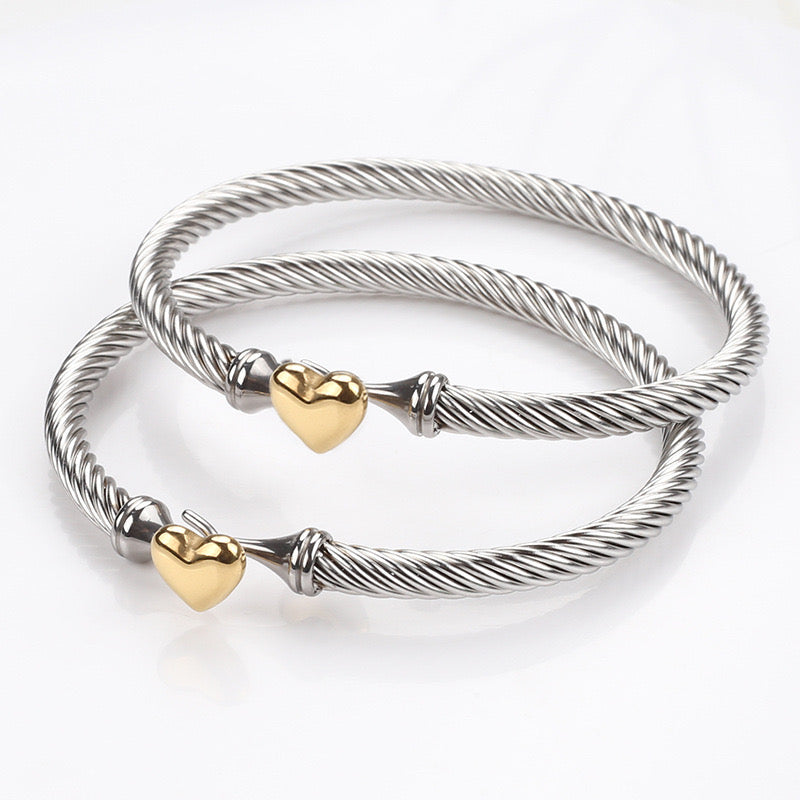 Gold heart bracelet