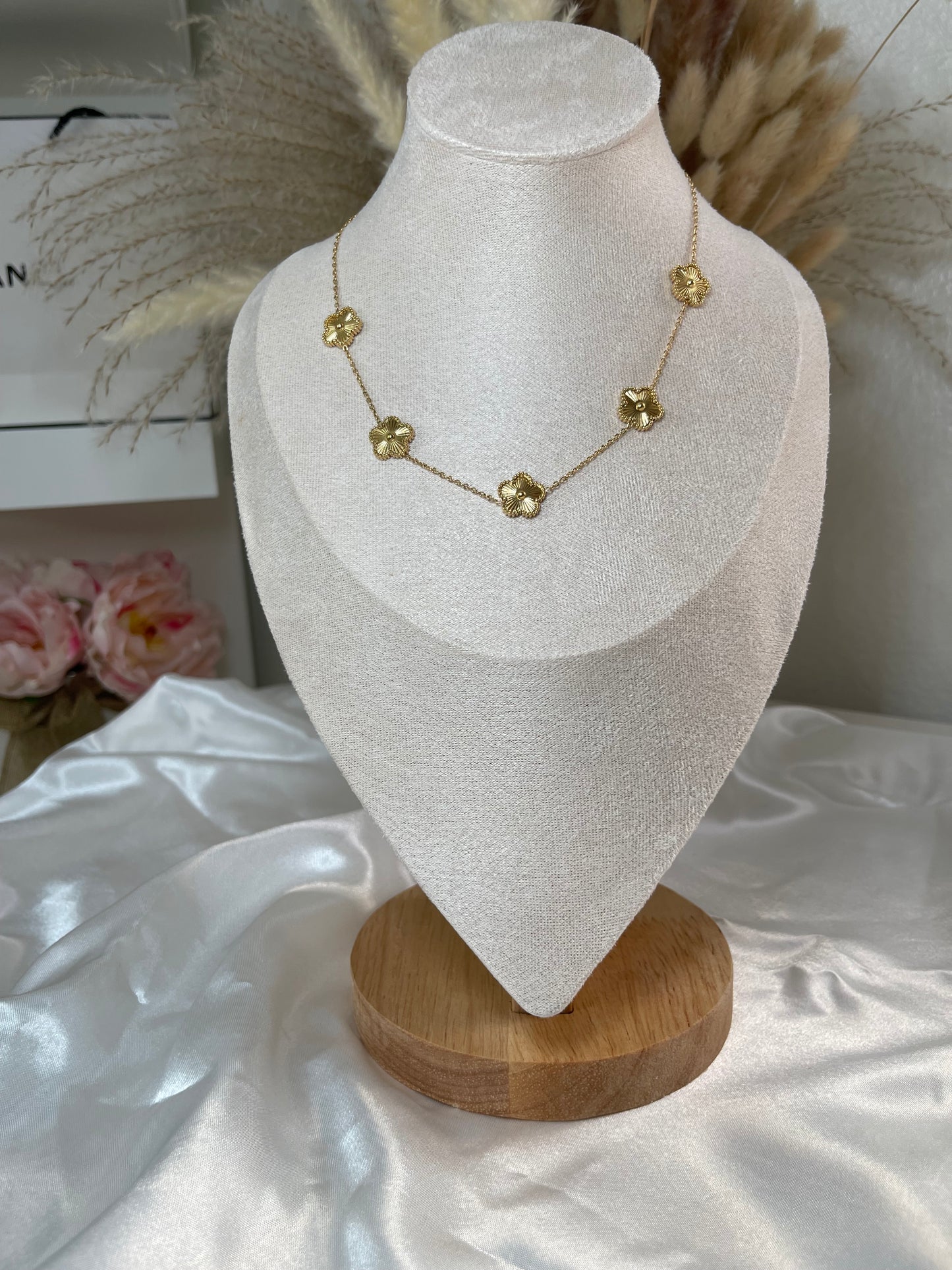 Clover necklace gold