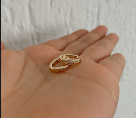 Basic huggies earrings